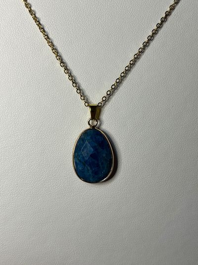 Blue appetite faceted necklace