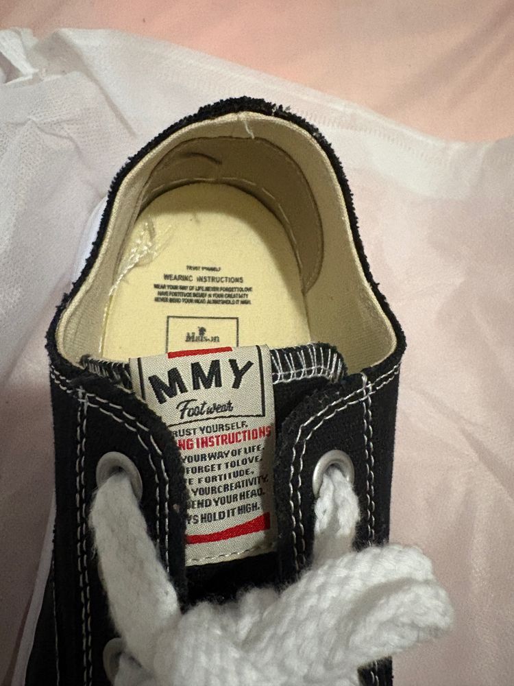 Maison Mihara Yasuhiro Black Low-Top Sneakers obraz 3