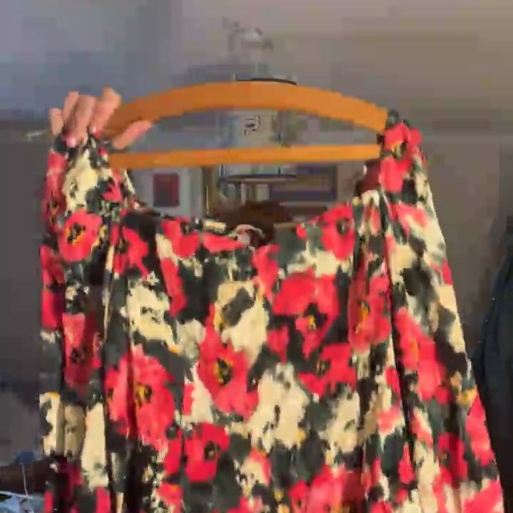 On Running bright floral h&m floral peasant top size 20 shearing on back 
 product image