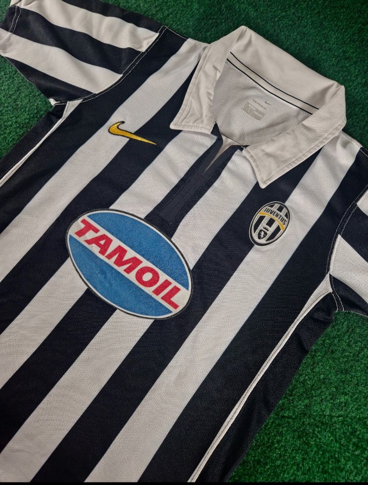 Nike Juventus Football Shirt kids image 2