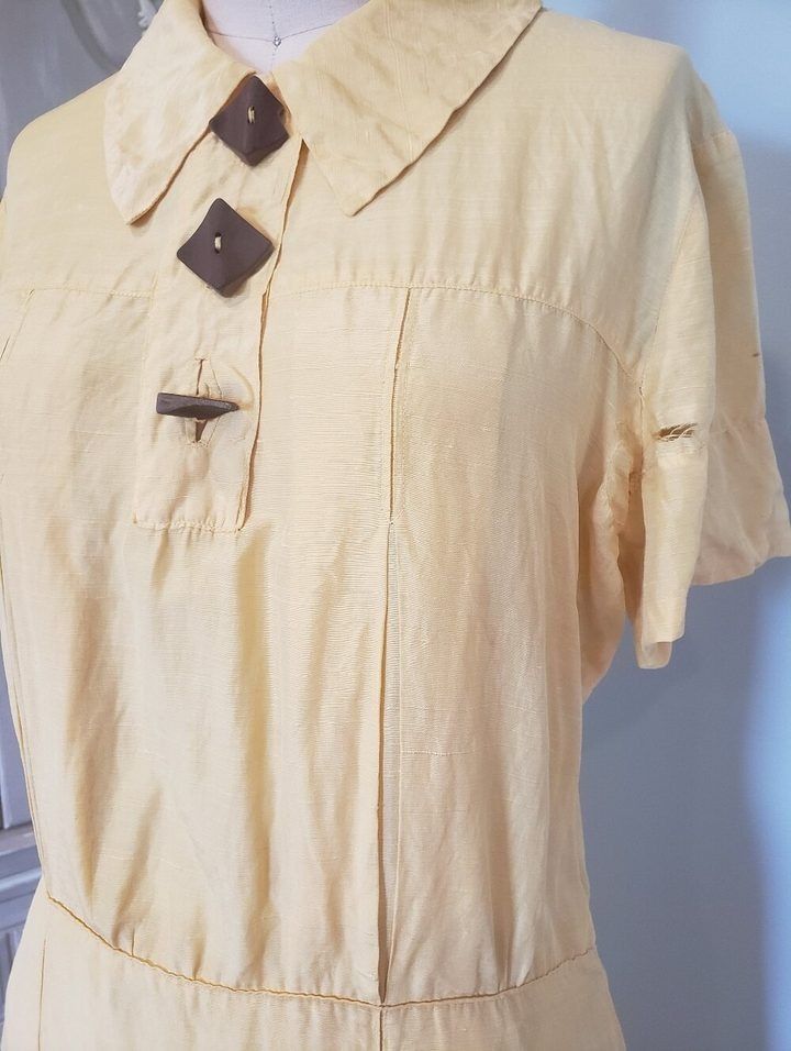 Immagine di Yellow Short Sleeve Dress With Unique Buttons 3