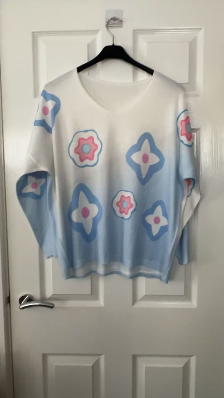 Sweater size 20 image 1