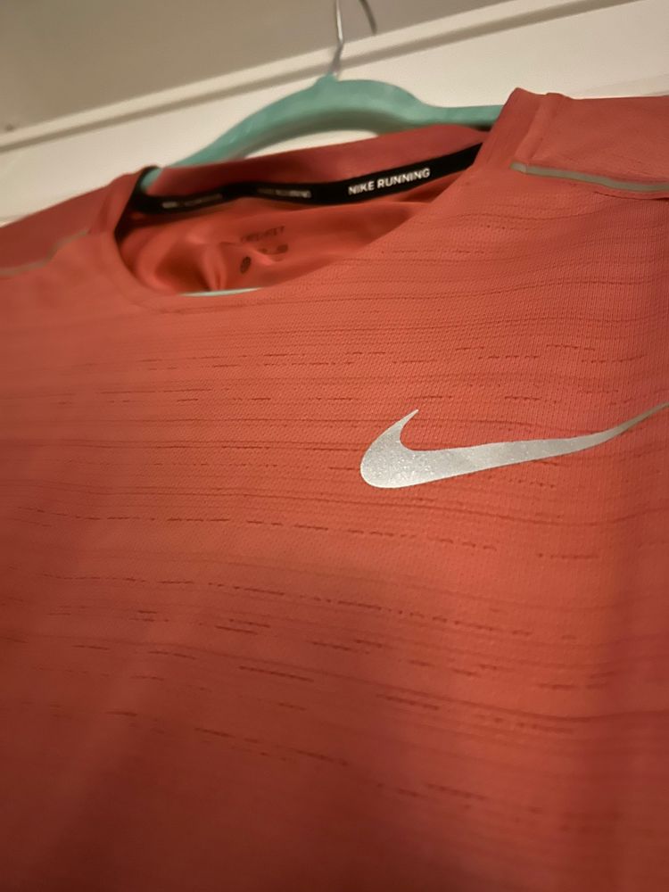 Nike dri- fit running shirt 3