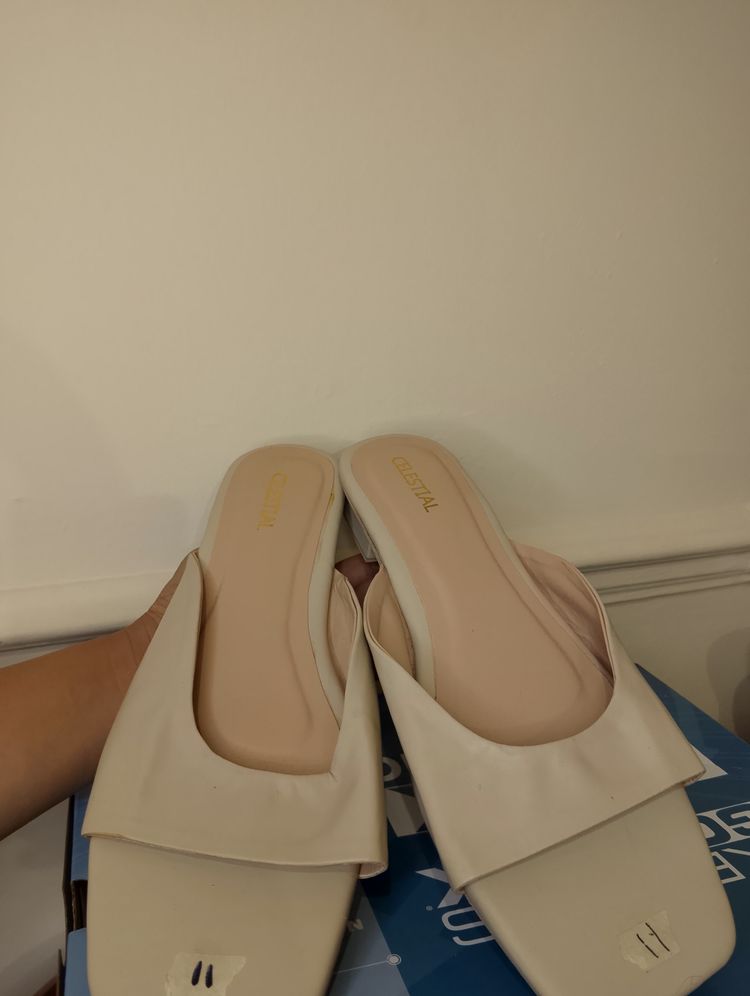 Cosmopolitan Women'S Slip-On Sandals image 1