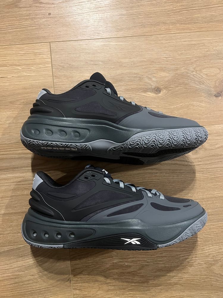 Reebok Reebok Black And Grey Sneakers 42 size  product image
