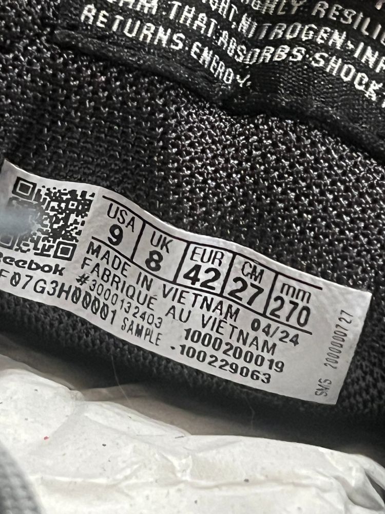 Reebok Black And Grey Sneakers 42 size  image 4