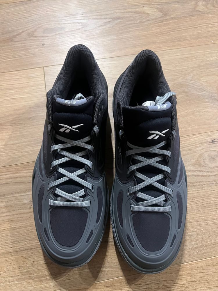 Reebok Black And Grey Sneakers 42 size  image 2