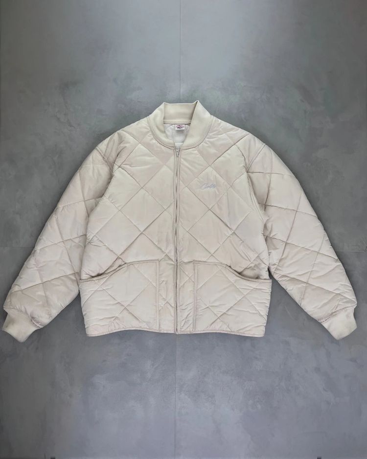 Corteiz HMP Quilted Bomber Off-White – L image 1