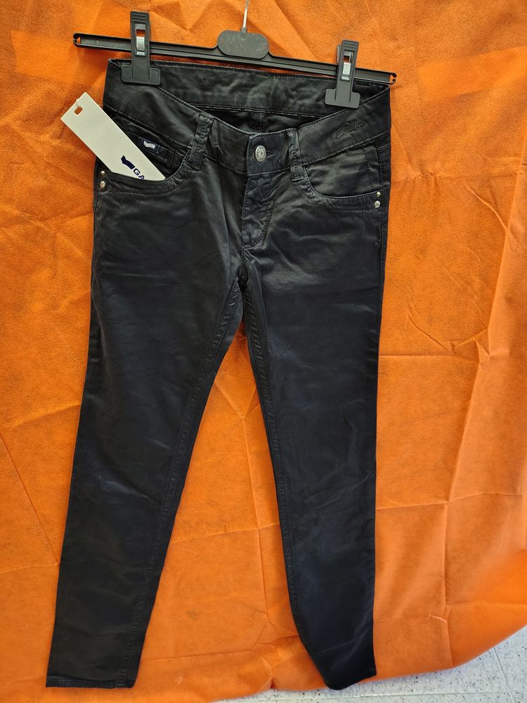 Black Pants gas w24