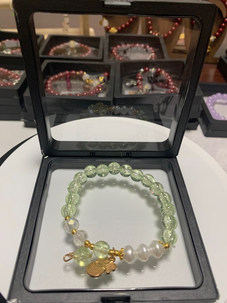 Beaded Bracelet With Green And White Beads image 1