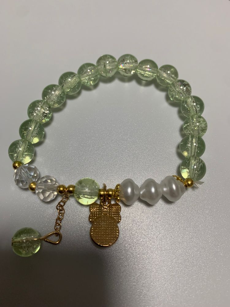 Beaded Bracelet With Green And White Beads image 2