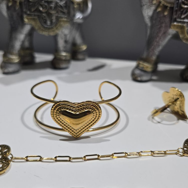 Gold Heart-Shaped Bracelet image 1