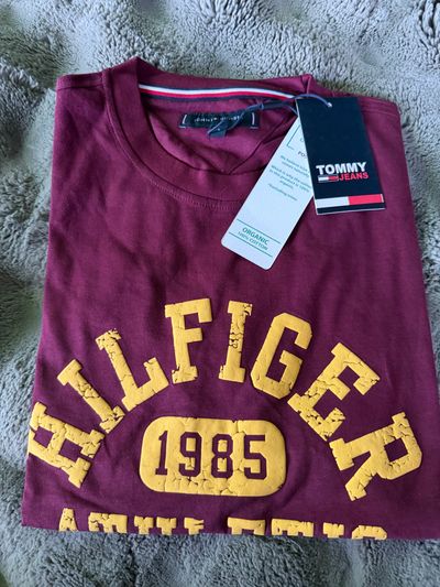 Tommy Jeans Maroon Tshirt