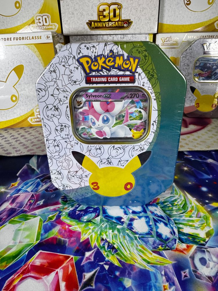 Pokémon Trading Card Game 30Th Anniversary Tin imagen 1