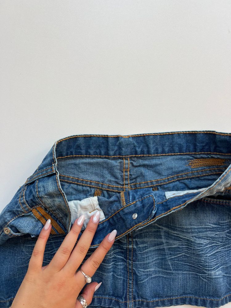 00s denim embroidered skirt- size S 4