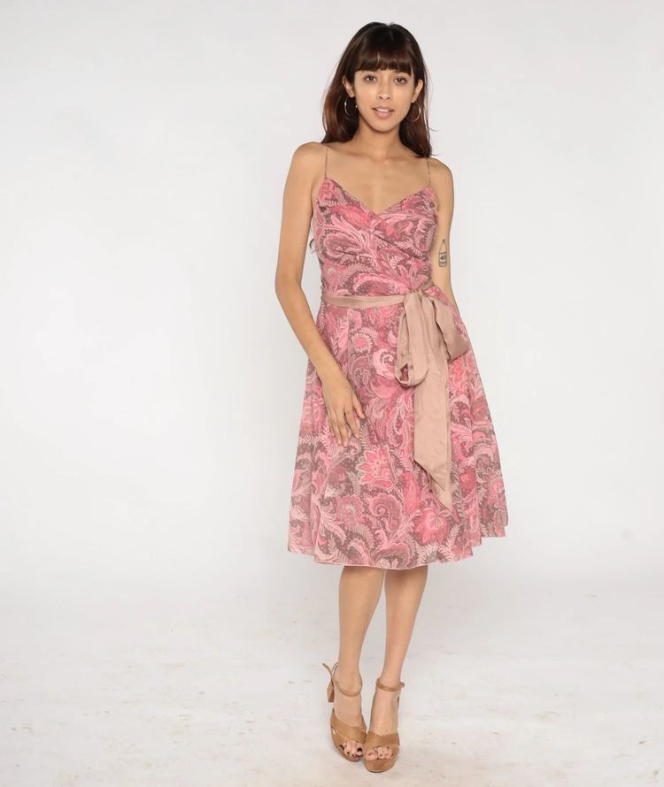 Pink Paisley Wrap Dress With Sash Belt imagen 4