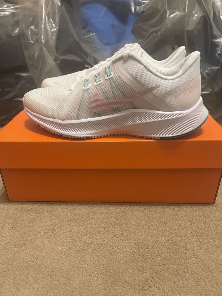 Women’s Nike quest 4