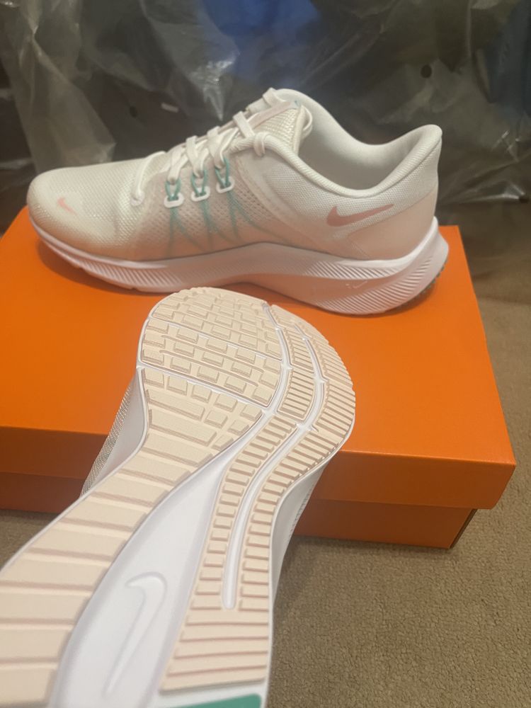Women’s Nike quest 4 image 3