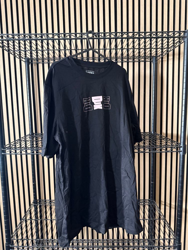 B129 DJK Black Pink Logo T-Shirt Brand New 