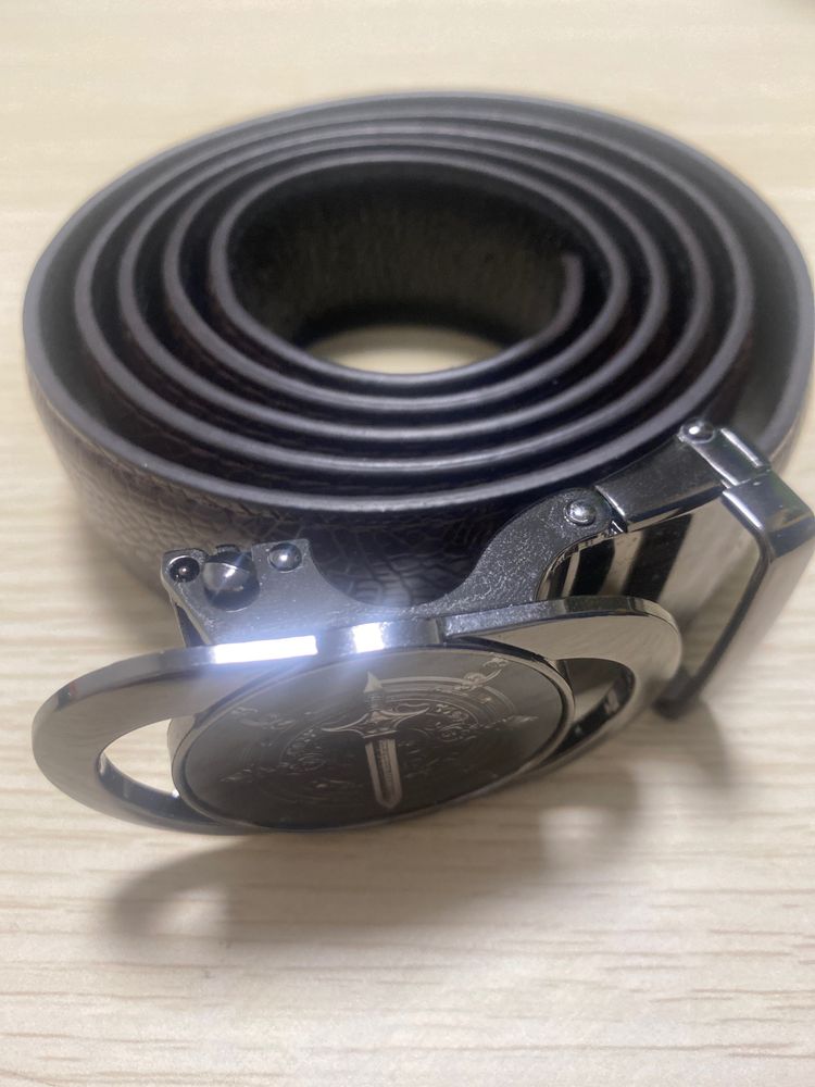 Immagine di Black Leather Belt With Metal Buckle 1