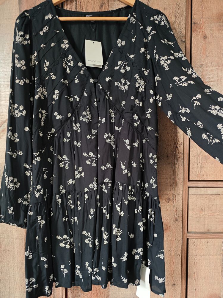 Molly Bracken Black Floral Dress imagen 4