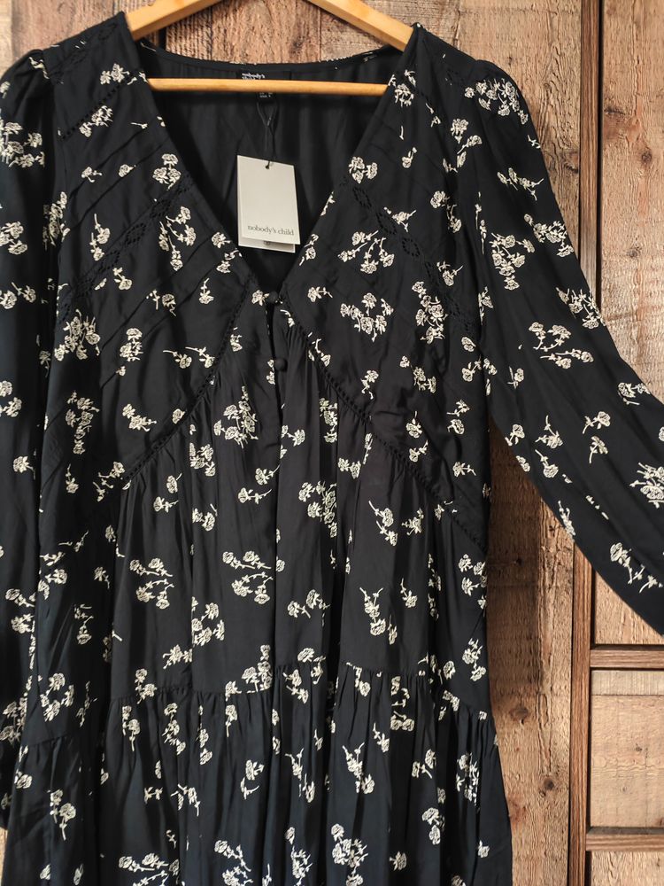 Molly Bracken Black Floral Dress imagen 1