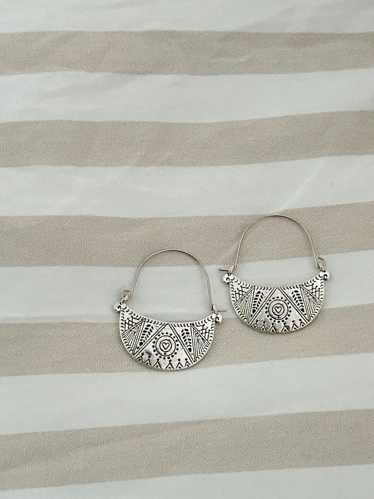 Silver-Tone Tribal Patterned Earrings 5