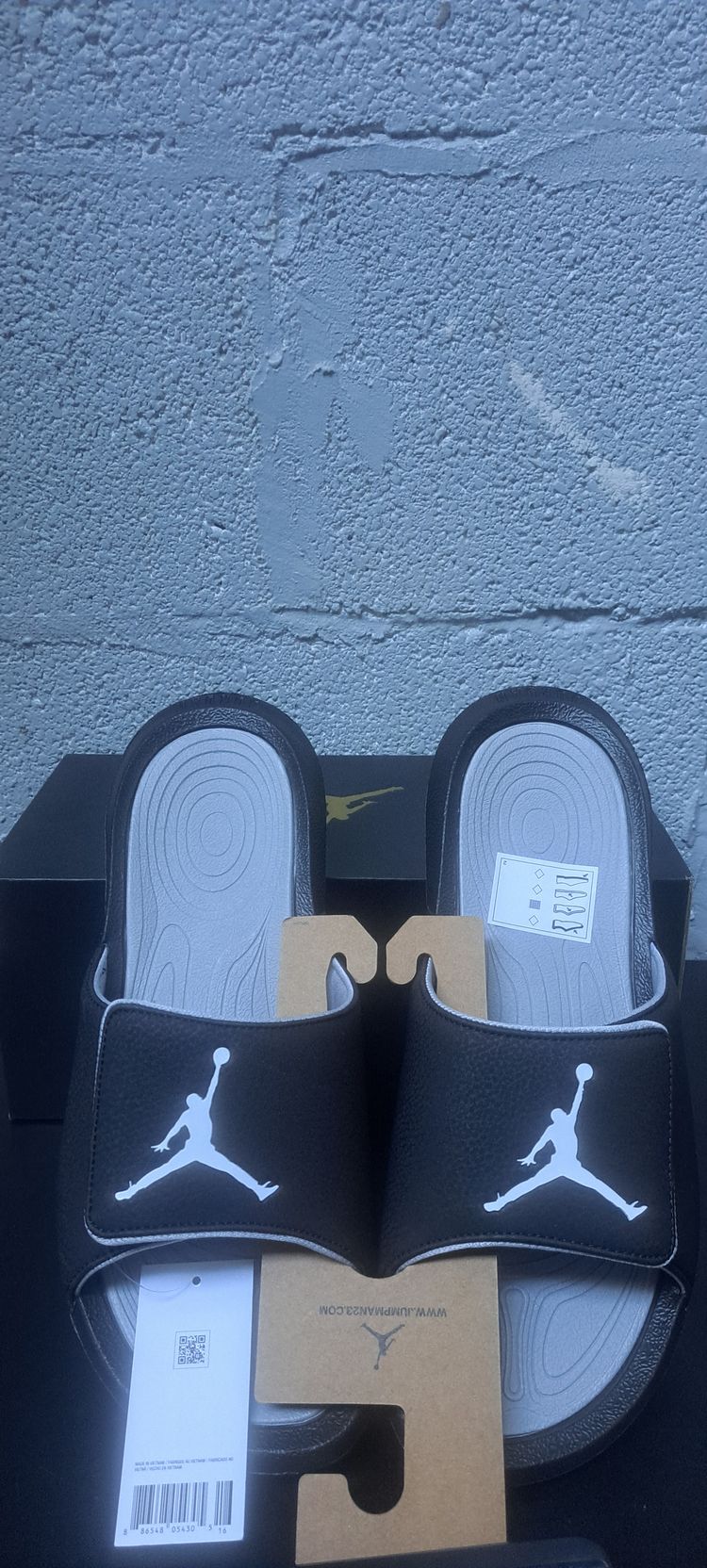 Jordan Hydro 6 Black White Wolf Grey Slides UK 11 EUR 46Brand New Full Box BNIB image 4