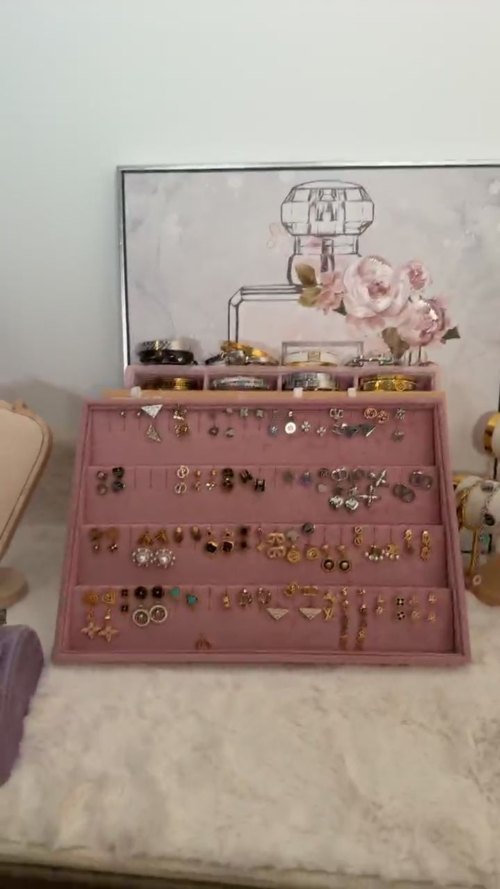 Earrings live image 1
