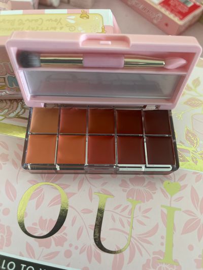 Lipstick Palette With Brush
