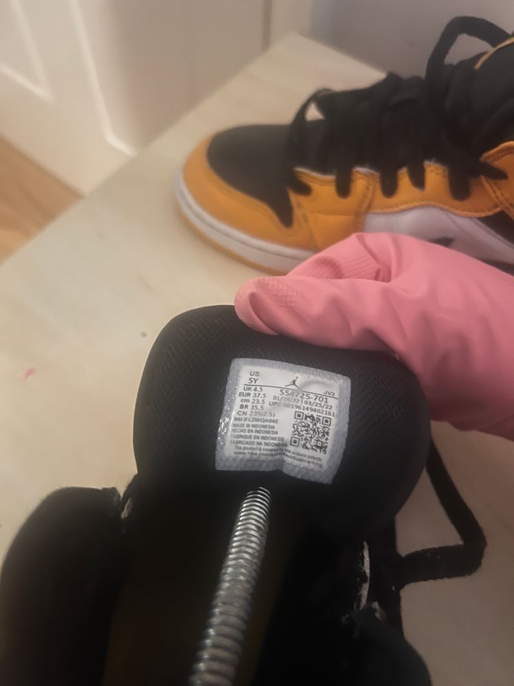 Nike Air Jordan 1 Mid Sneakers image 4
