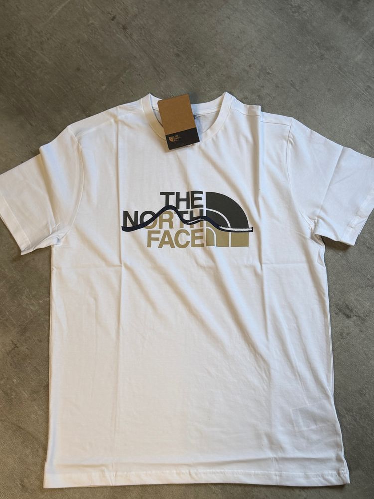 The North Face White T-Shirt mountain line white 