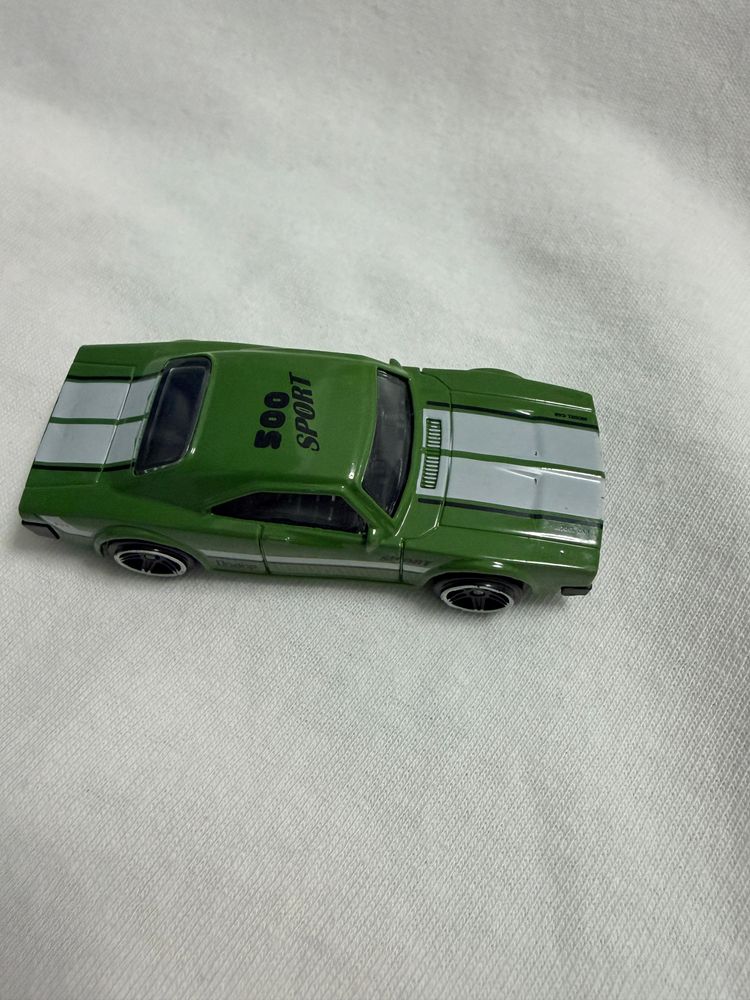 Green Toy Muscle Car Diecast Model White Racing Stripes imagen 1