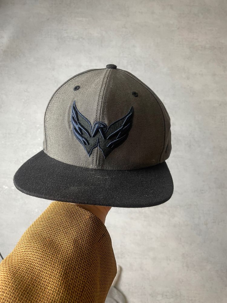 MLB Grey And Black Baseball Cap With Wing Logo product image