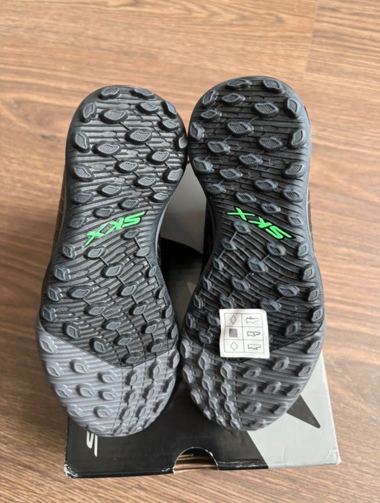 Kids Skechers Black Toddler Football Shoes uk size 9.5K obraz 4