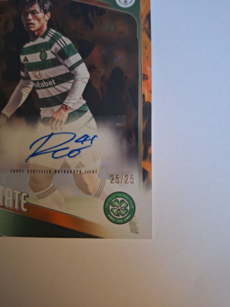 Reo Hatate Topps UCC 2025-26 Orange Auto /25 Celtic FC Football Card Mint 3