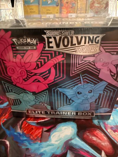 Pokémon Sword & Shield Evolving Skies Elite Trainer Box
