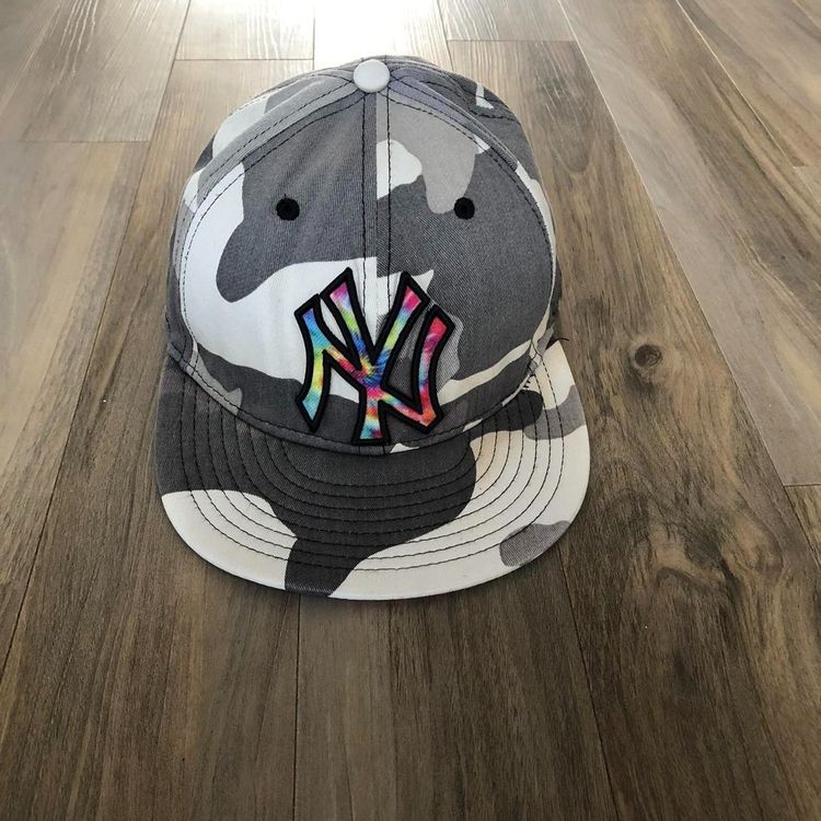 *VINTAGE* New Era x MLB New York Yankees Tie Dye Camo Fitted Cap, Size 7 1/2