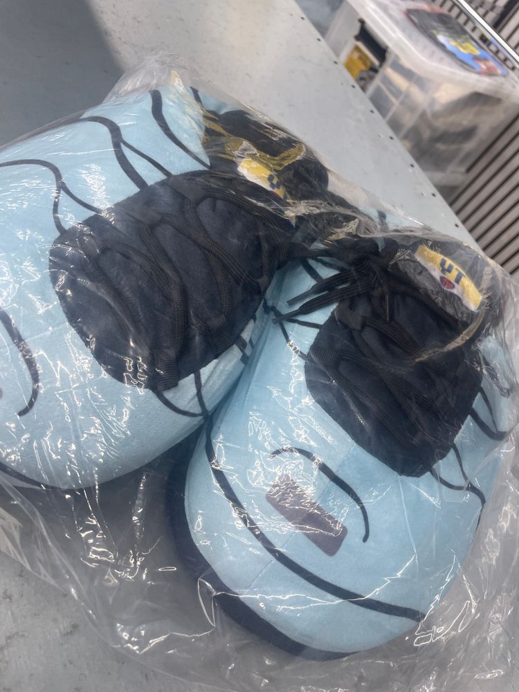 1 OF 100 TIFFANY TN SLIPPERS ONE SIZE FITS ALL 