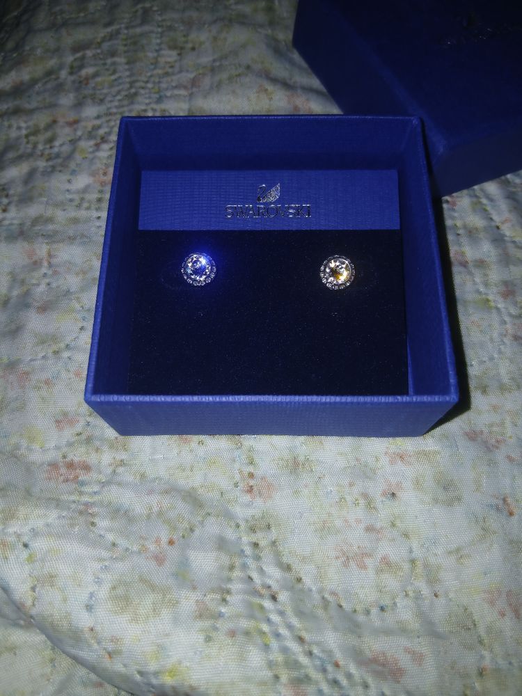 Immagine di Swarovski Una Angelic necklace and stud earrings set Round cut, Medium, White, Rhodium plated 4