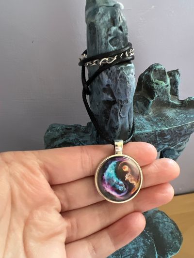 BEAUTIFUL UNIQUE YIN YANG STYLE HANDMADE GLASS NECKLACE