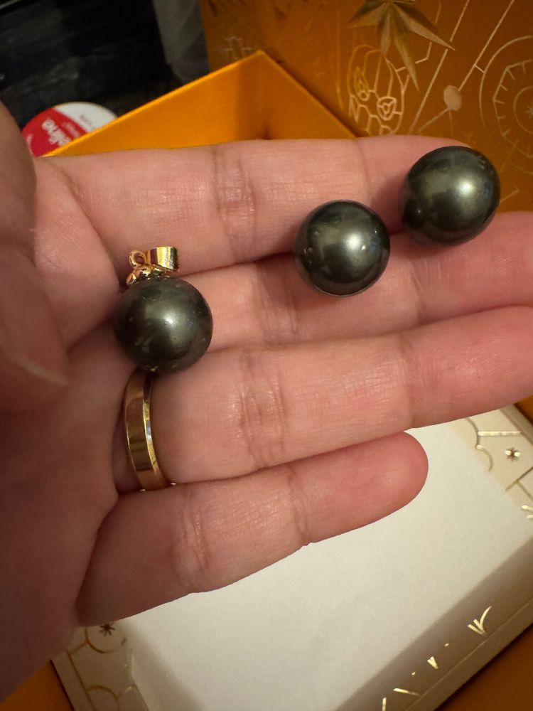 Other Black Pearl Stud Earrings product image
