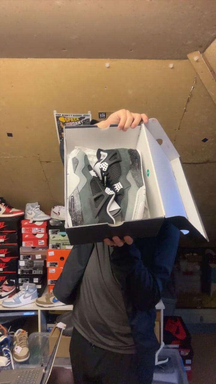 Jordan JORDAN 4 UK 8.5 NEW  product image