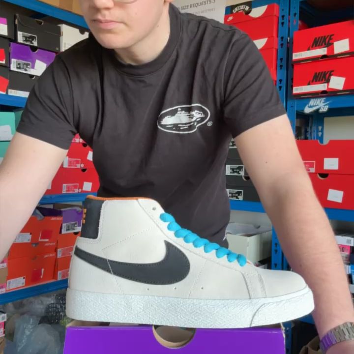 Nike UK4 BNWB product image