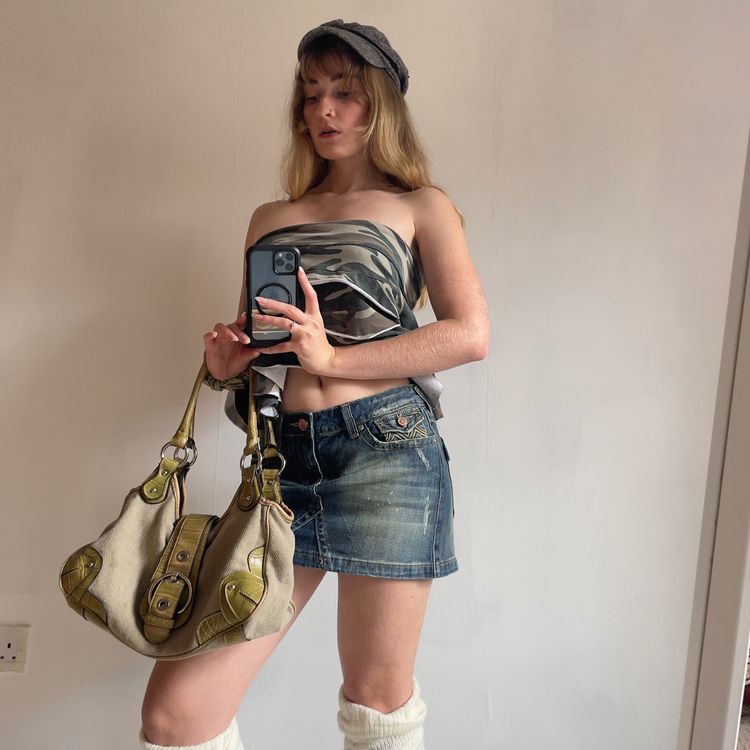 Immagine di 2000s Vigoss Embroidered 2000s  Denim Mini Skirt 1