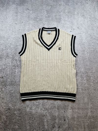 Cream Sleeveless Knit Vest With Black Trim
