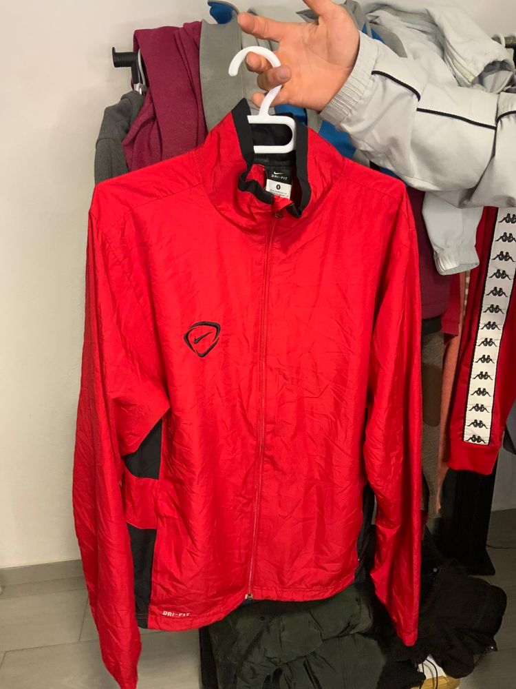Nike Red Jacket desde 1€