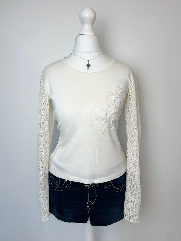 white long sleeve top with lace sleeves