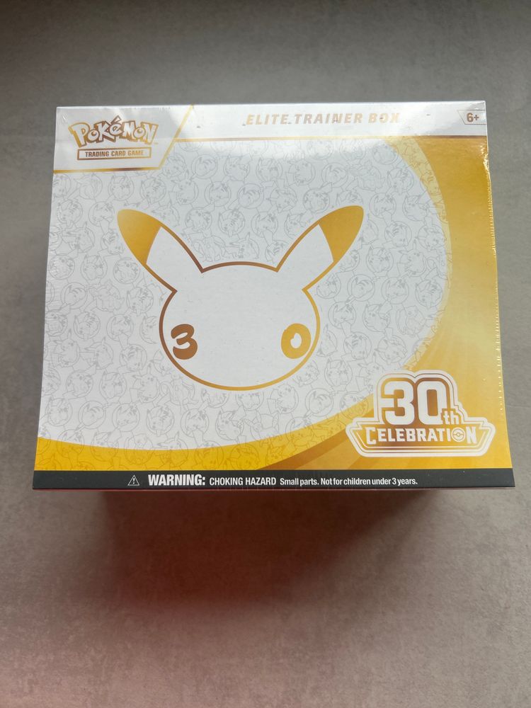 Immagine di Pokémon Trading Card Game Elite Trainer Box 30Th Celebration 1