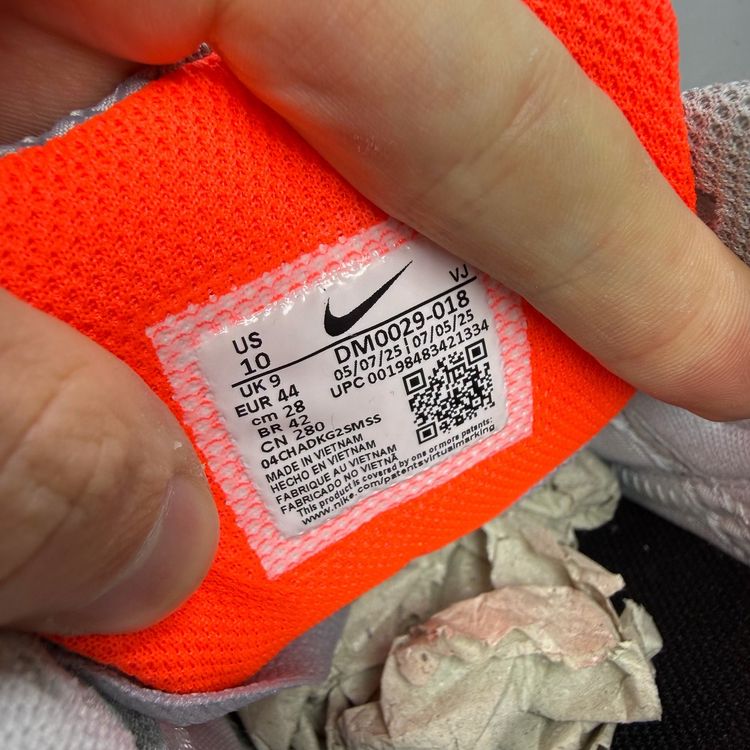 Nike Air Max 90 Size UK 9 Light Smoke Grey Hyper Crimson Orange Men's DM0029-018 image 4